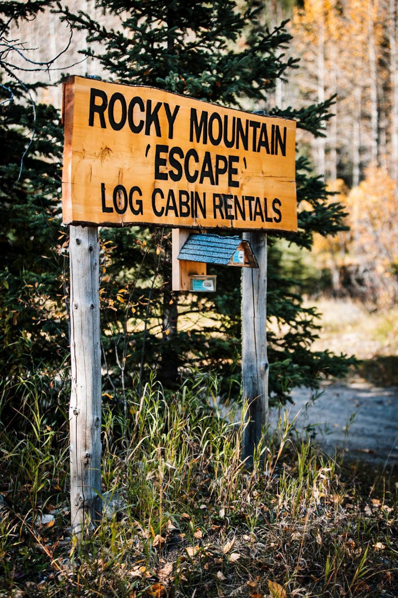 Rocky Mountain Escape Dome & Log Cabin Rentals - Rock Lake Rock Lake Lodge Provincial Park Exterior foto
